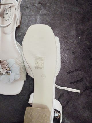 Se vende zapatos de mujer