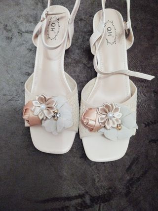 Se vende zapatos de mujer