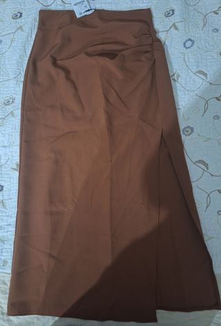 Falda midi stradivarius nueva