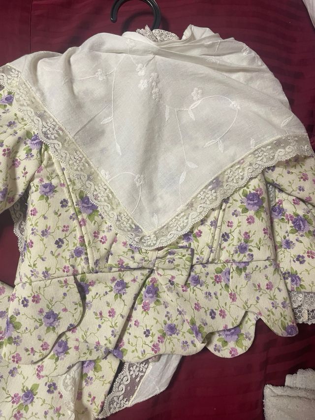 Alquilo traje fallera niña