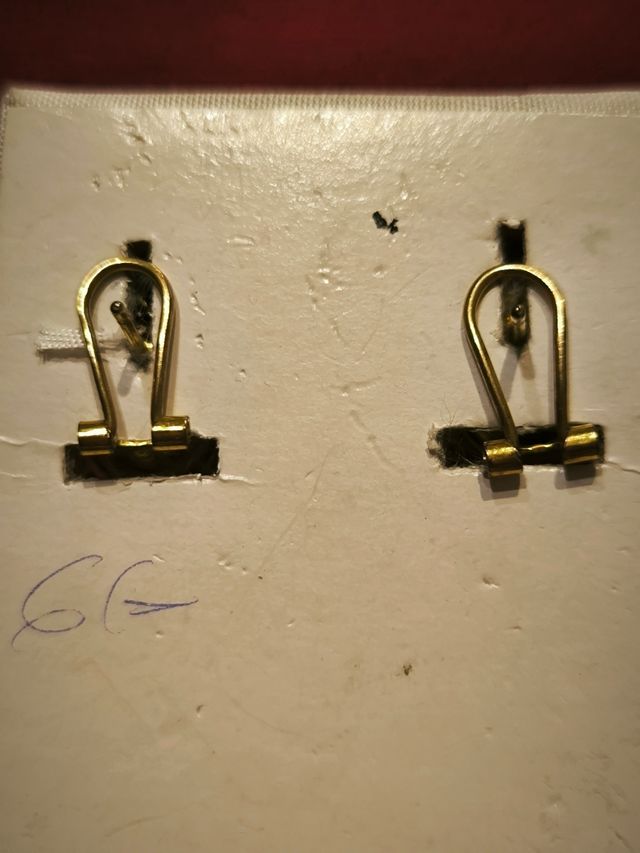 Pendientes cortos plata chapada en oro.