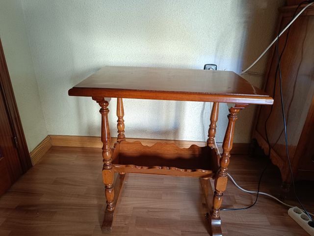 Mesa revistero madera