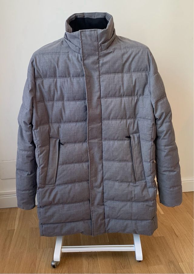 Abrigo acolchado de caballero. Color gris. Zara. L
