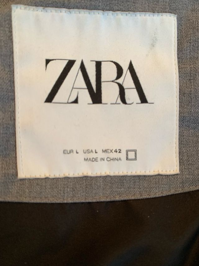 Abrigo acolchado de caballero. Color gris. Zara. L