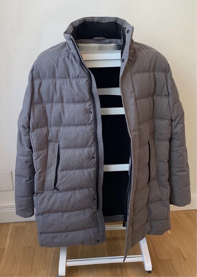 Abrigo acolchado de caballero. Color gris. Zara. L