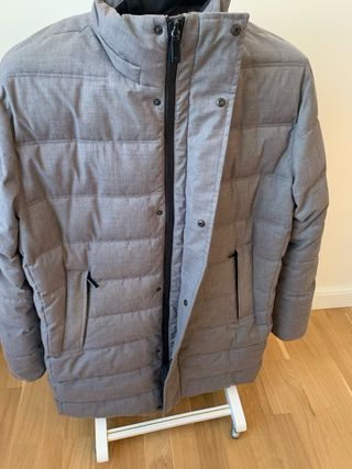 Abrigo acolchado de caballero. Color gris. Zara. L