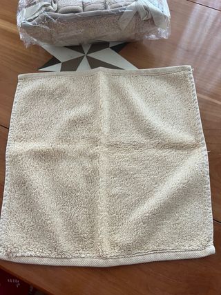 Set 3 salviette in cotone con cestino.