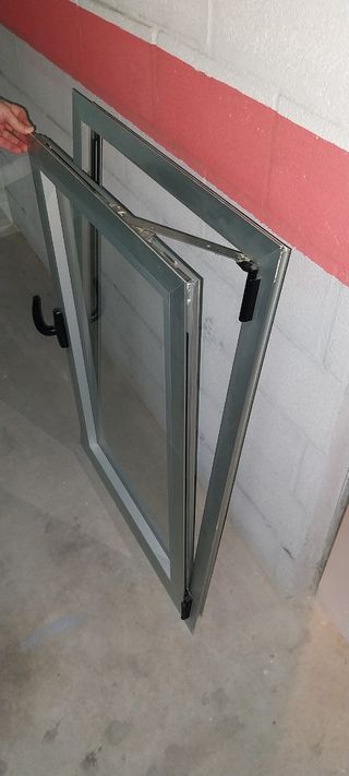 Ventana aluminio oscilobatiente 