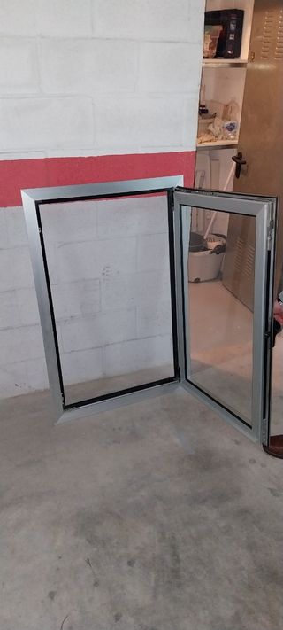 Ventana aluminio oscilobatiente 