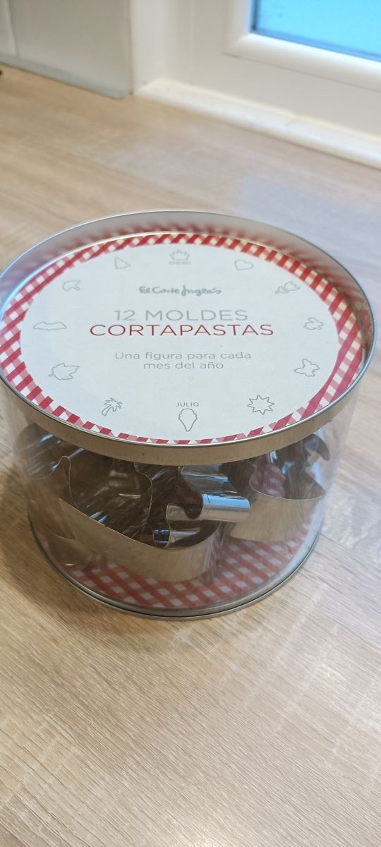 12 moldes cortapastas nuevos
