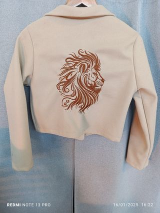 Cappotti corti ricamati