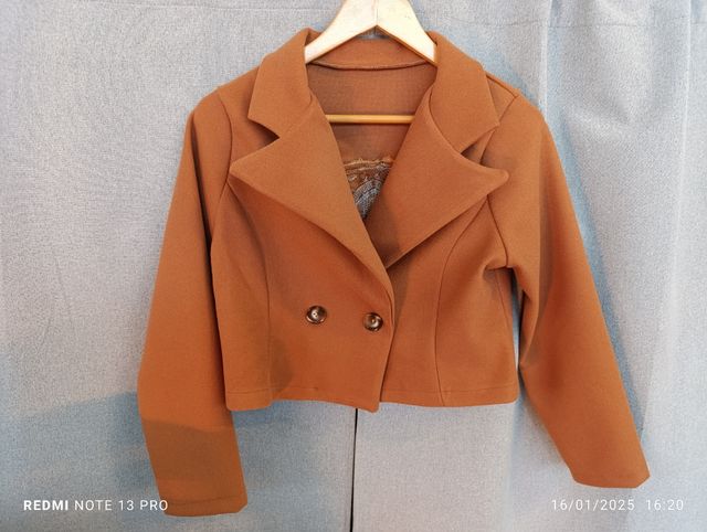 Cappotti corti ricamati