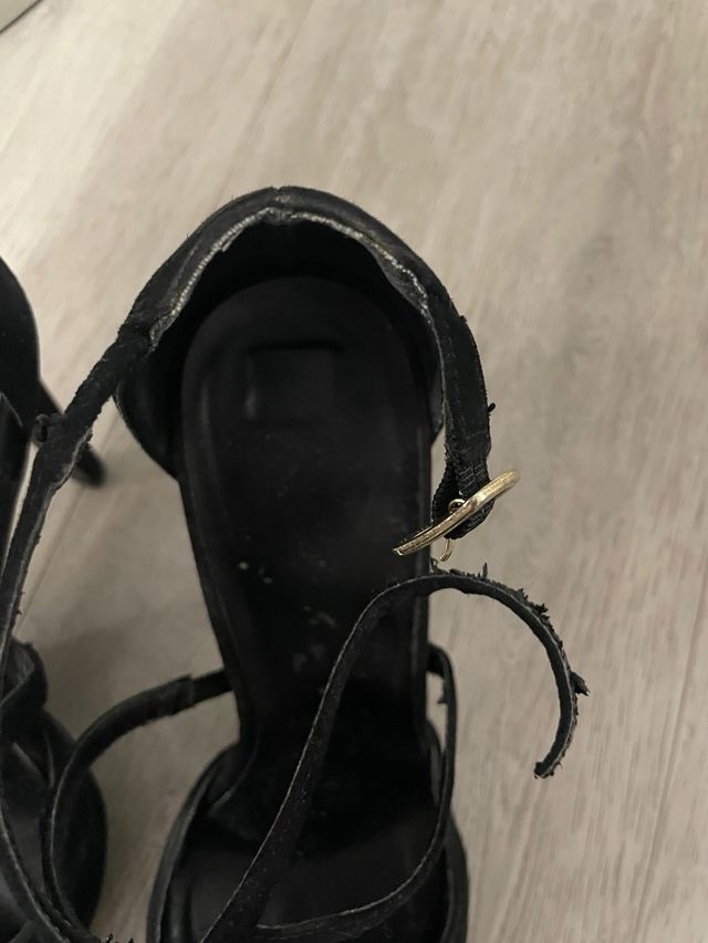 Scarpe col tacco scamosciate