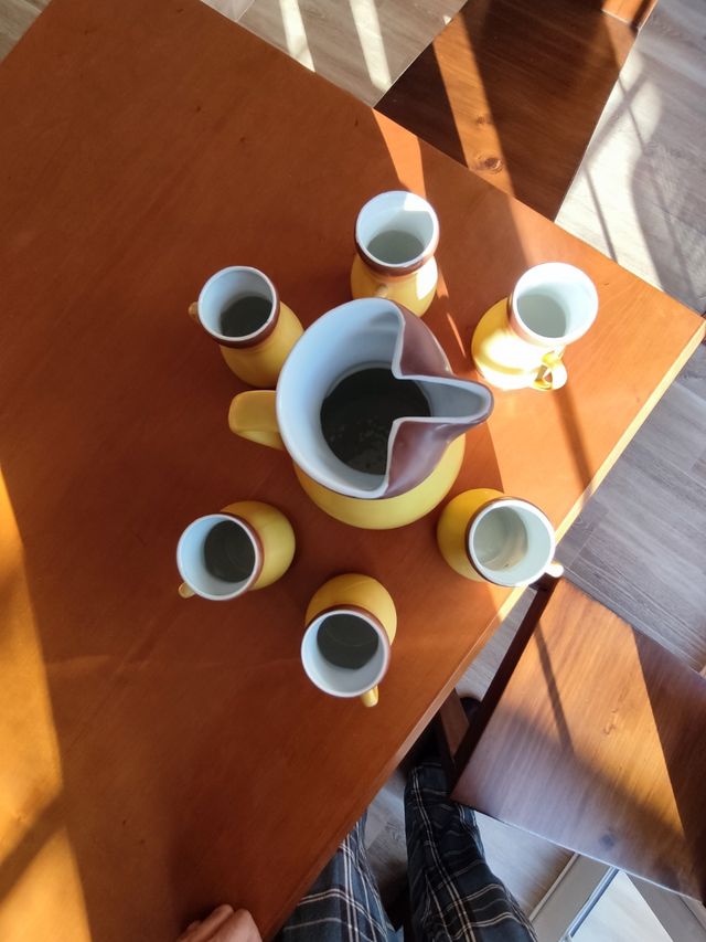 Conjunto jarra y tazas