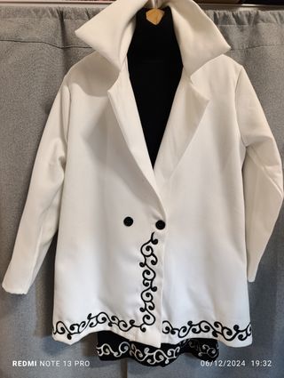Cappotto bianco ricamato