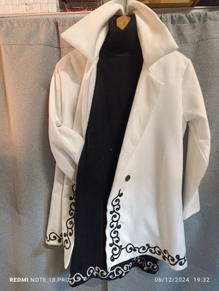 Cappotto bianco ricamato
