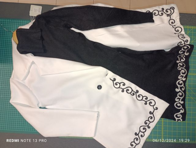 Cappotto bianco ricamato