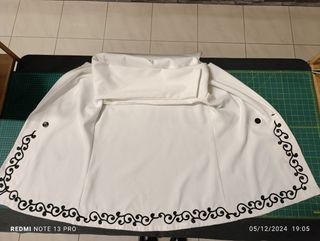 Cappotto bianco ricamato