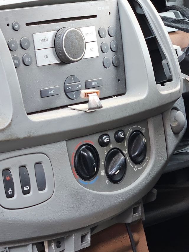 Radio original Opel vivaro 2007