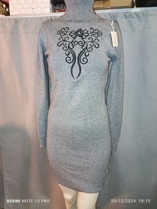 Abiti in lana ricamati