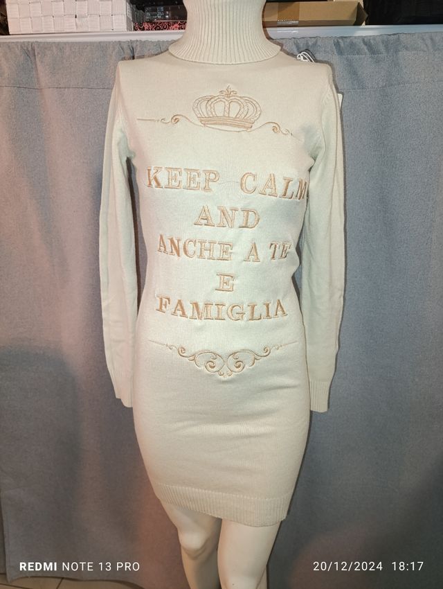 Abiti in lana ricamati