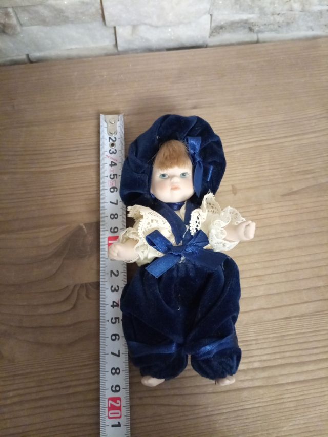 Bambola da collezione in porcellana