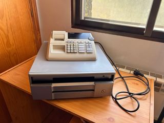 CAJA REGISTRADORA CASIO 130CR EN BUEN ESTADO.