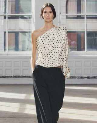 Blusa seda una manga. Zara. Talla S.