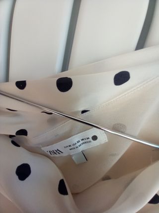 Blusa seda una manga. Zara. Talla S.