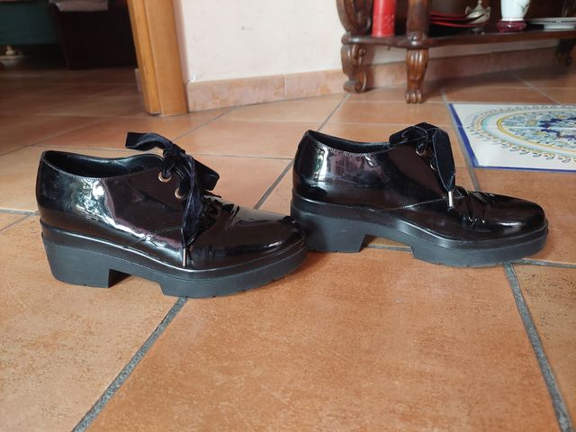 Derby scarpa donna platform vernice nera. 