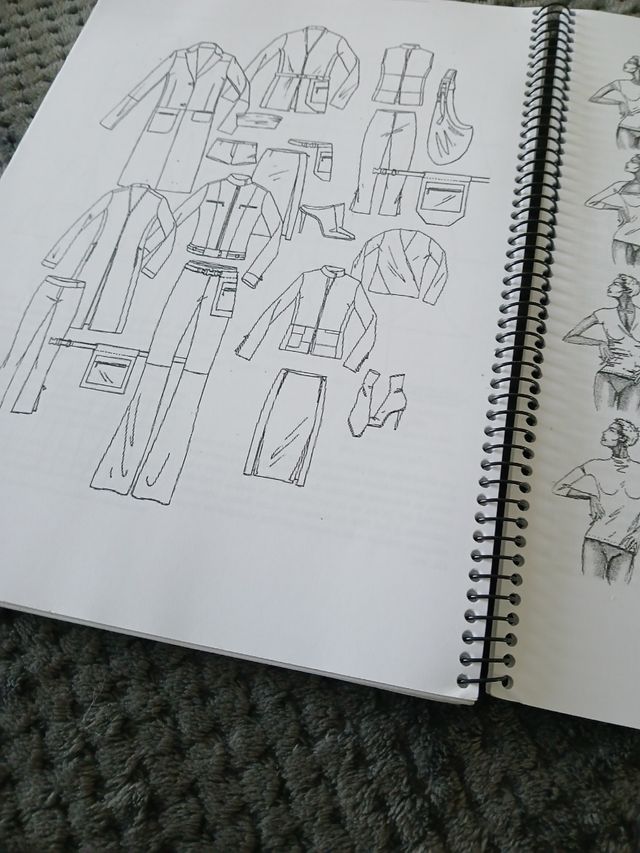 Cuaderno diseño figurines de moda.