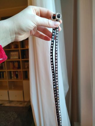 Due bracciali lunghi con strass
