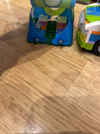 Lego friends.  Autocaravana de Mia