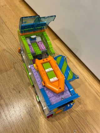 Lego friends.  Autocaravana de Mia