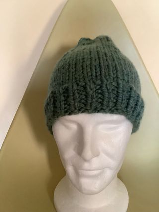 Cappello invernale eseguito ai ferri