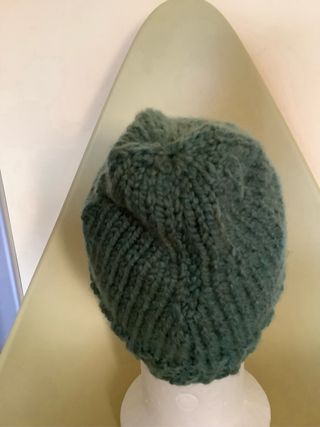 Cappello invernale eseguito ai ferri