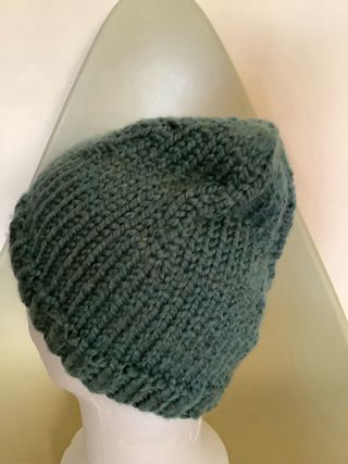 Cappello invernale eseguito ai ferri