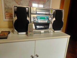 Sanyo 25w CD, cassette + adaptador BT