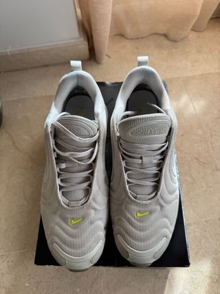 NIKE AIR MAX 720