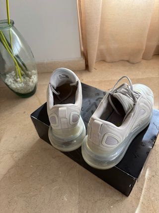 NIKE AIR MAX 720