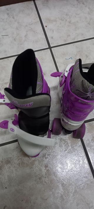 Pattini a rotelle con scarpetta e
Casco