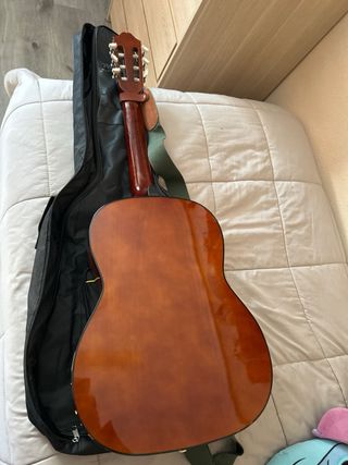 Guitarra Rocio con accesorios