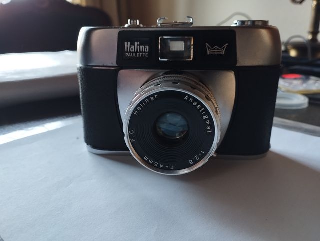 Cámara de fotos antigua Marca Halina Paulette