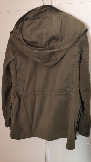 Parka de Zara verde caqui talla L