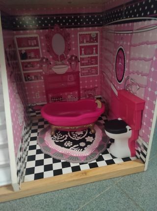 Bella e lussuosa casa delle bambole