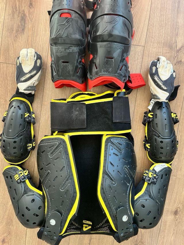 Protecciones Alpinestars y Acerbis