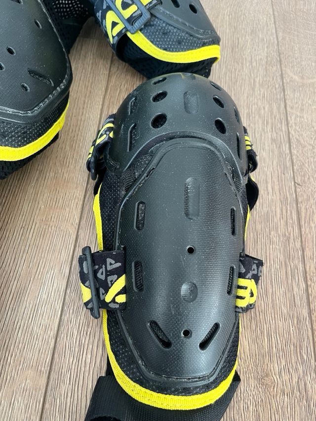 Protecciones Alpinestars y Acerbis