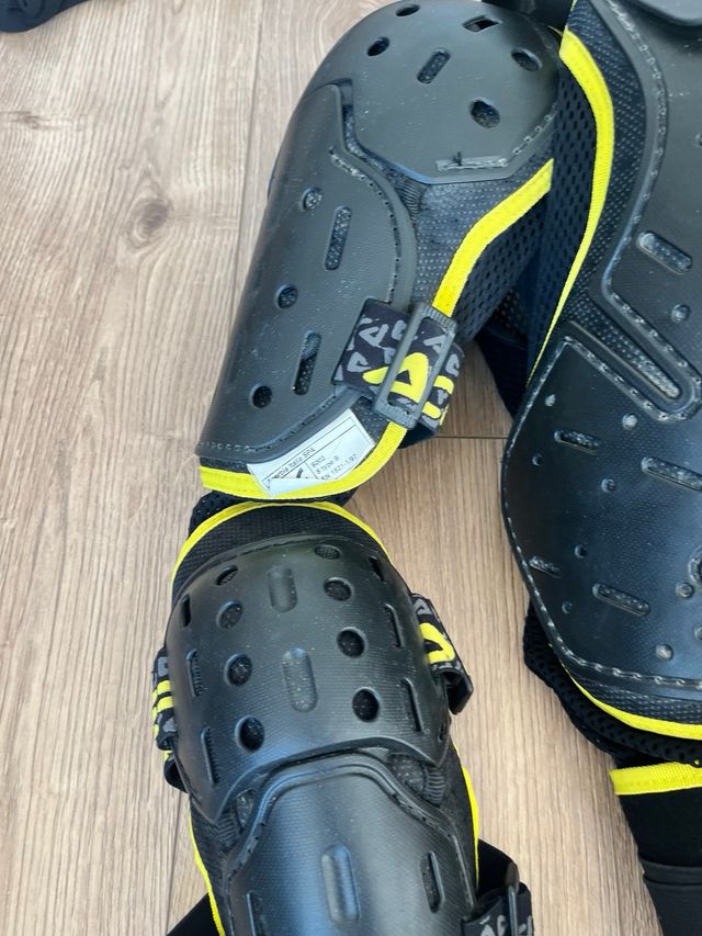 Protecciones Alpinestars y Acerbis