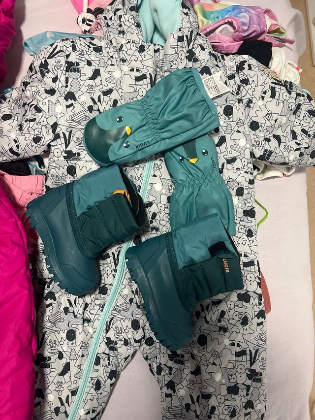 Mono de nieve niña18 meses + botas nieve + guantes