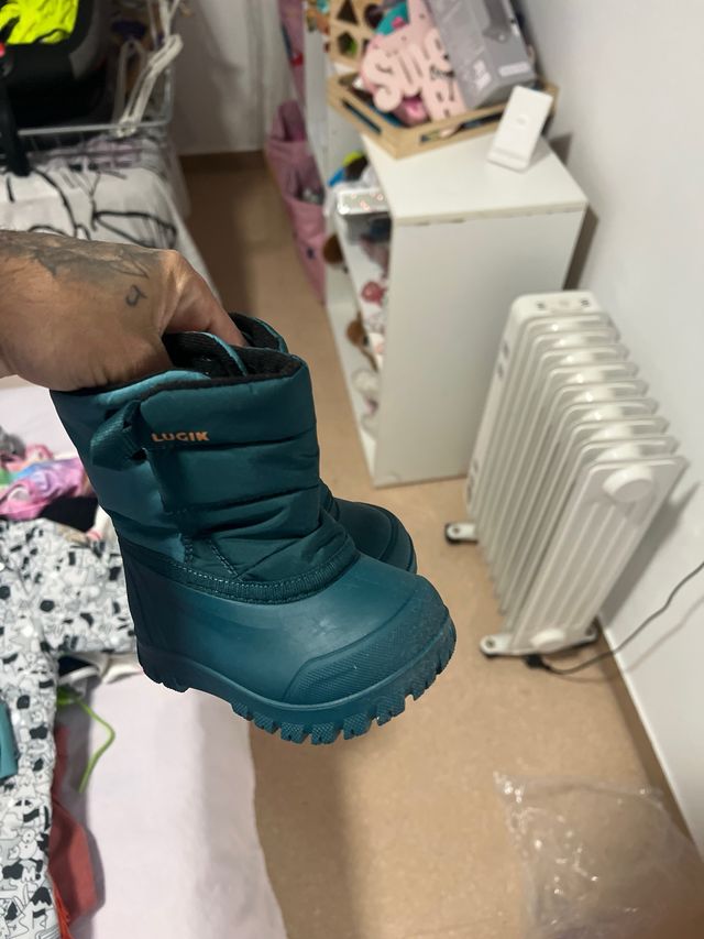 Mono de nieve niña18 meses + botas nieve + guantes